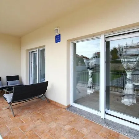 Matkovic- Two Bedroom With Balcony Апартаменты