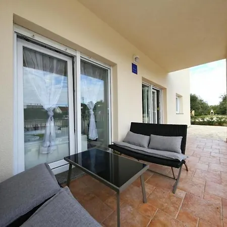 Matkovic- Two Bedroom With Balcony Апартаменты