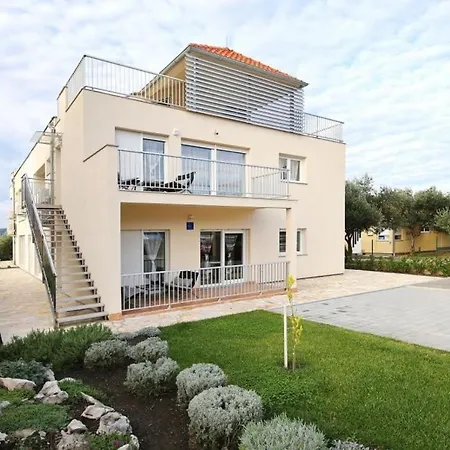 Matkovic- Two Bedroom With Balcony Апартаменты