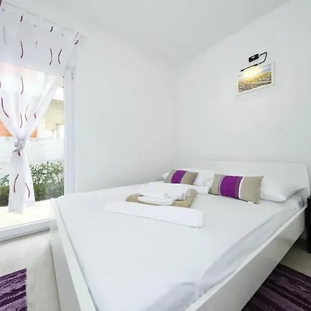 Matkovic- Two Bedroom With Balcony * Свети-Филип-и-Яков