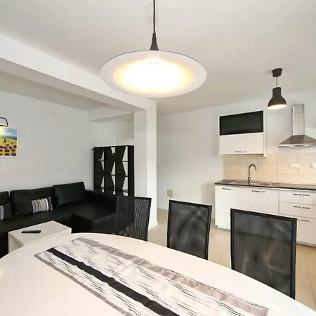 Matkovic- Two Bedroom With Balcony Апартаменты *