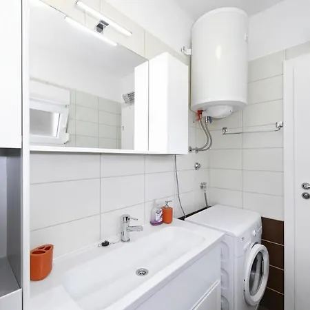 Matkovic- Two Bedroom With Balcony Апартаменты Свети-Филип-и-Яков
