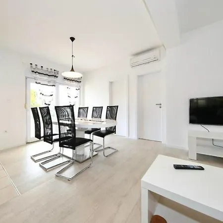 Matkovic- Two Bedroom With Balcony * Свети-Филип-и-Яков